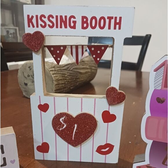 3 for 26 - Set of 3 Wooden Valentine Decorations - Picture 2 of 4